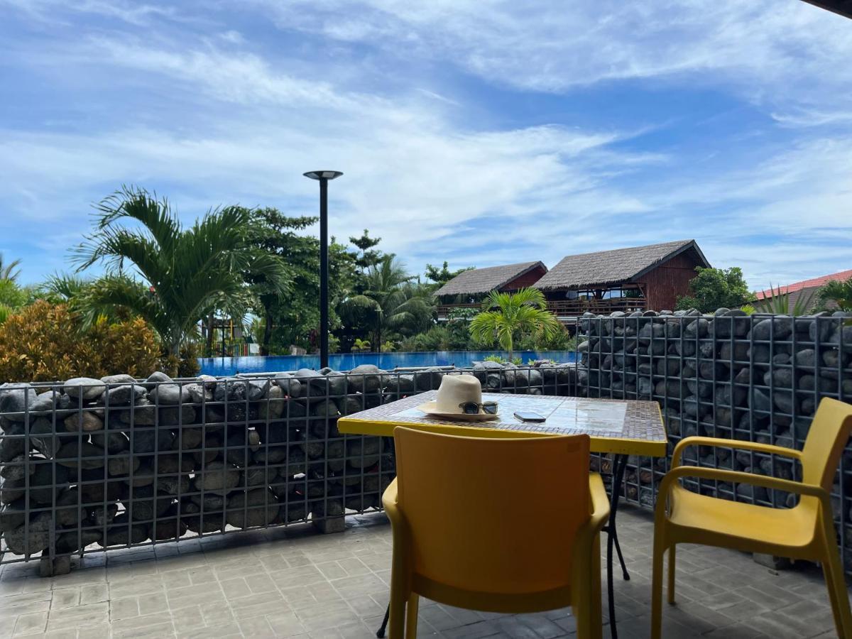 Vistapaloma Beach Resort Odiong Esterno foto