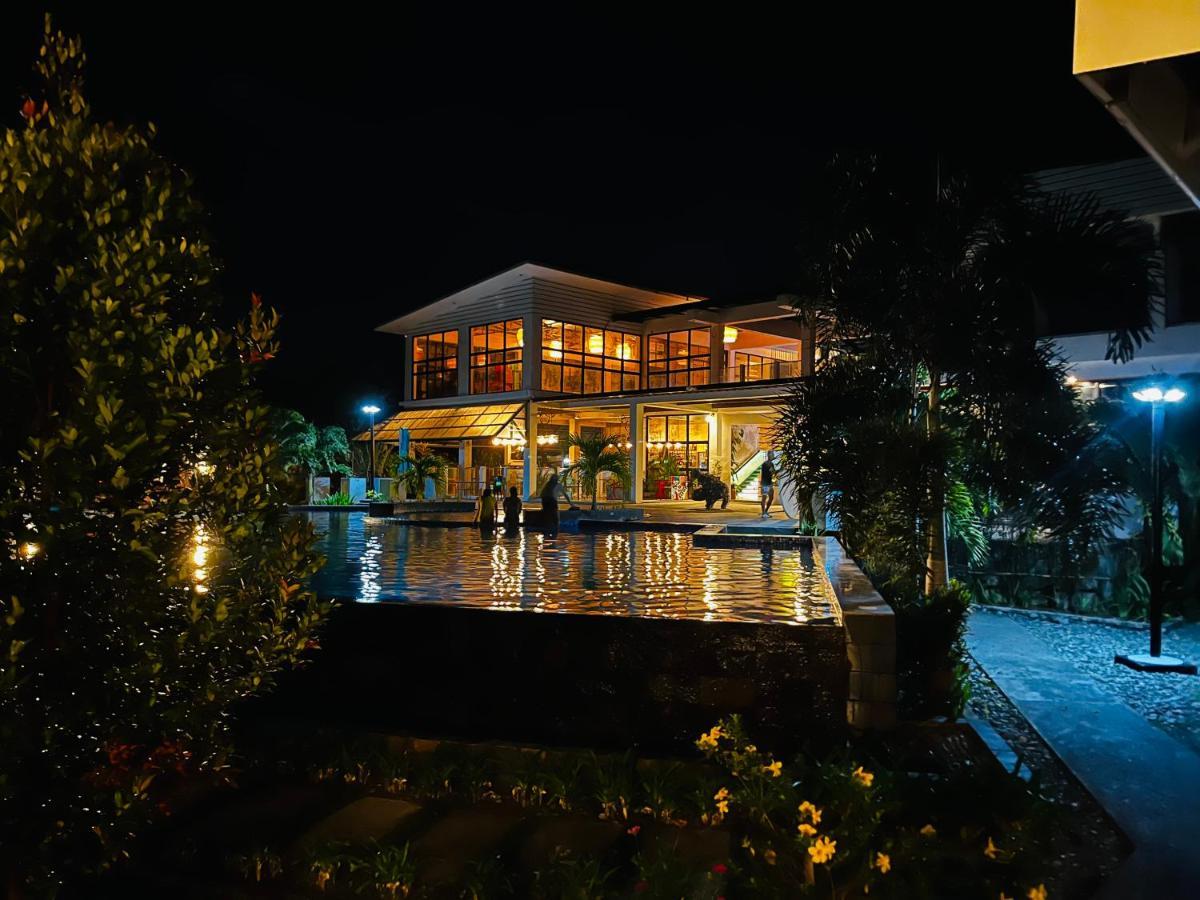 Vistapaloma Beach Resort Odiong Esterno foto